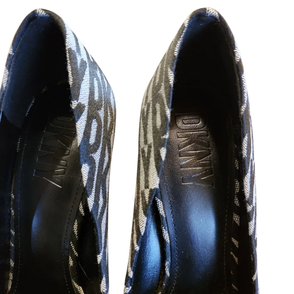 NEW DKNY Embossed Stiletto 4" Heel - Picture 6 of 8